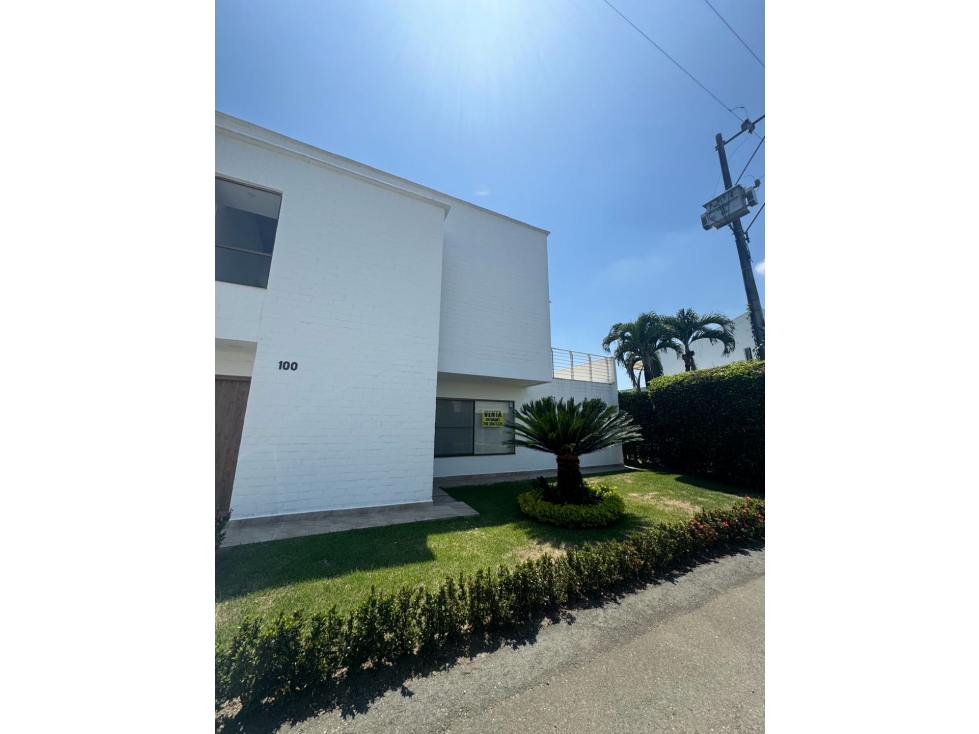 SE VENDE HERMOSA CASA EN CONDOMINIO CLUB LA MORADA CON TERRAZA - 2