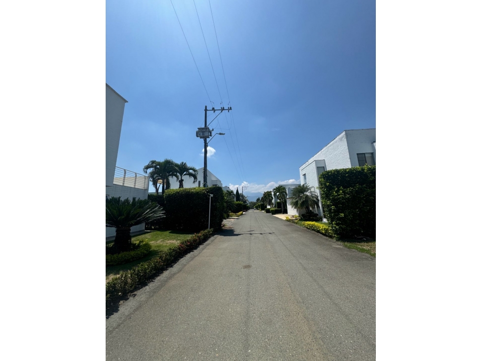 SE VENDE HERMOSA CASA EN CONDOMINIO CLUB LA MORADA CON TERRAZA - 3