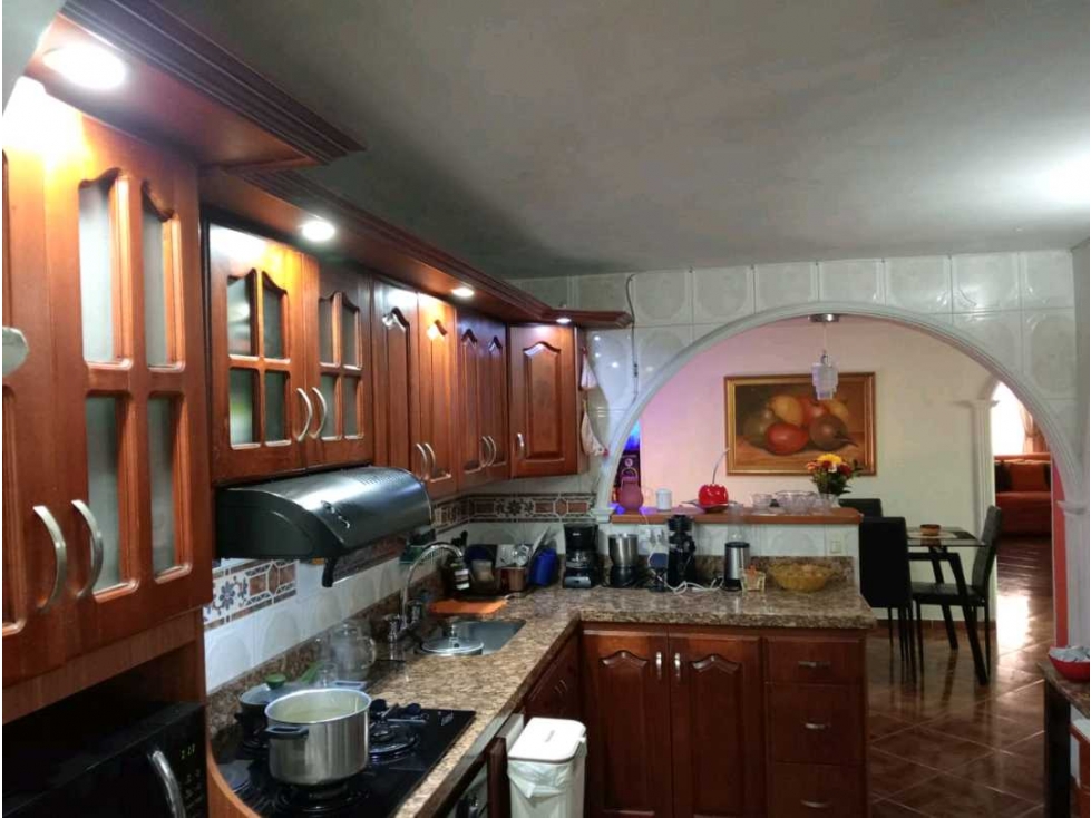SE VENDE HERMOSA CASA EN EL BARRIO SANTA ANA — foto 2
