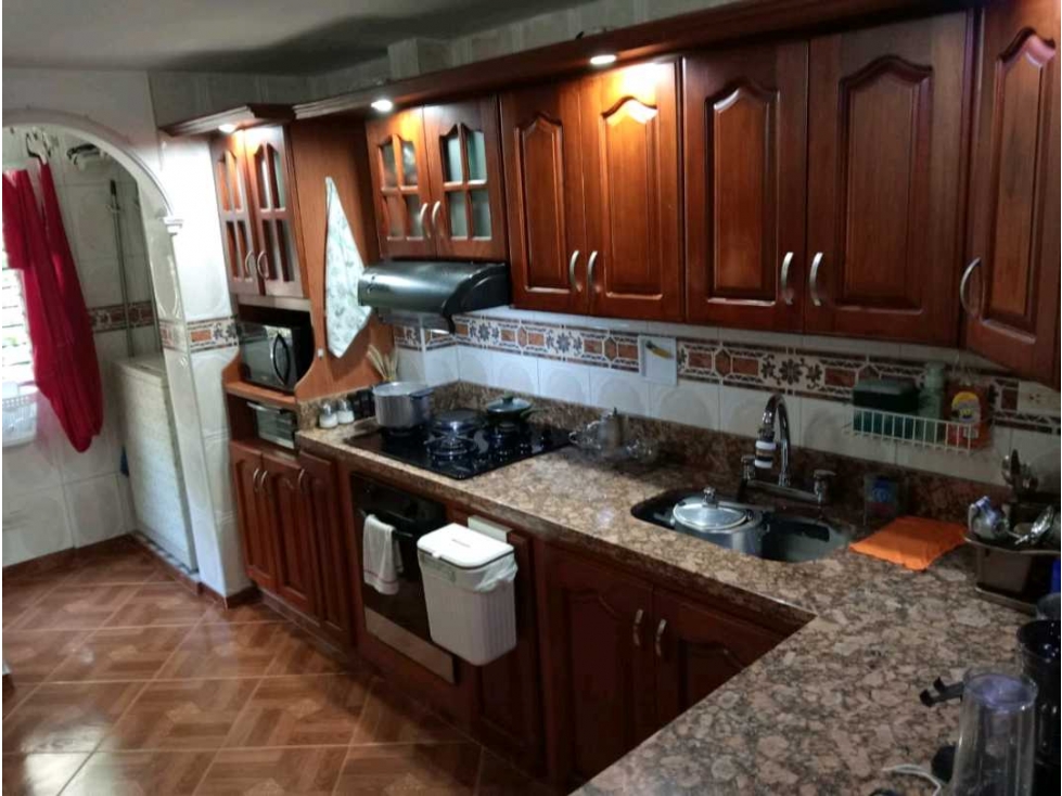 SE VENDE HERMOSA CASA EN EL BARRIO SANTA ANA