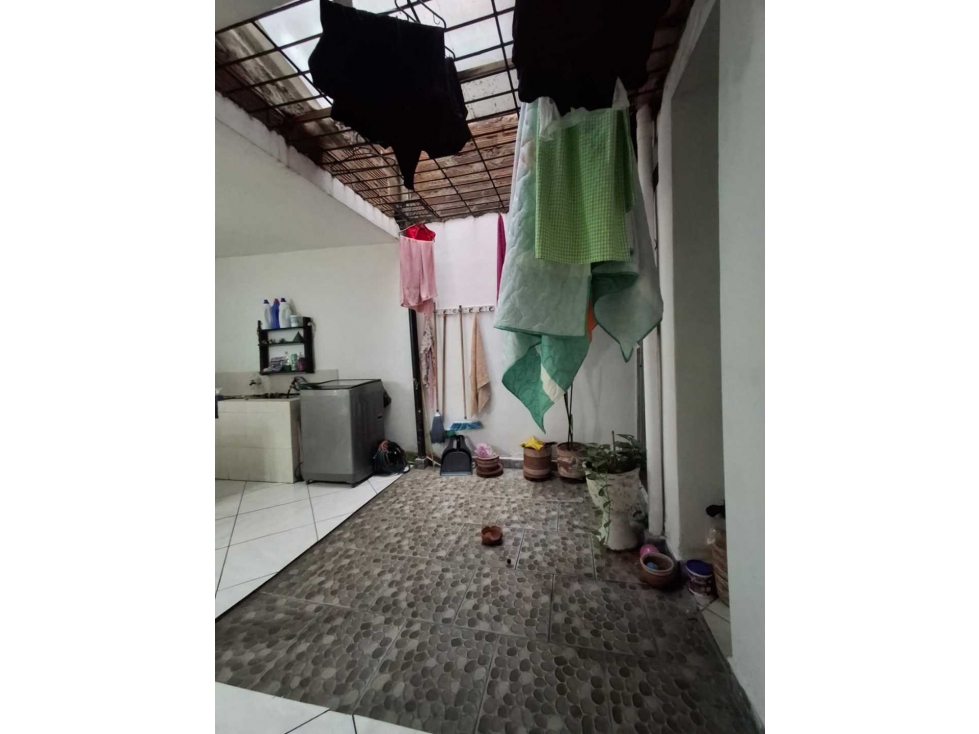 SE VENDE HERMOSA CASA EN EL BARRIO PEREZ CERCA Al PARQUE DE BELLO — foto 5