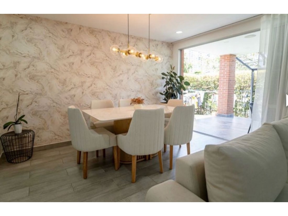 SE VENDE HERMOSA CASA EN ENVIGADO, SECTOR LOMA BENEDICTINOS