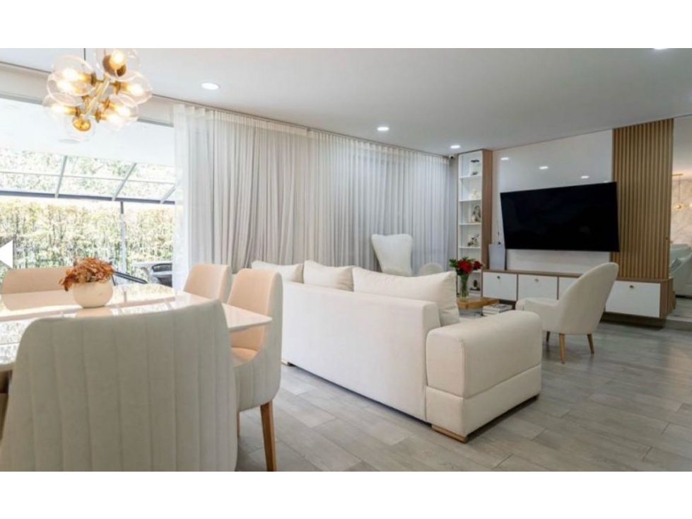 SE VENDE HERMOSA CASA EN ENVIGADO, SECTOR LOMA BENEDICTINOS — foto 3