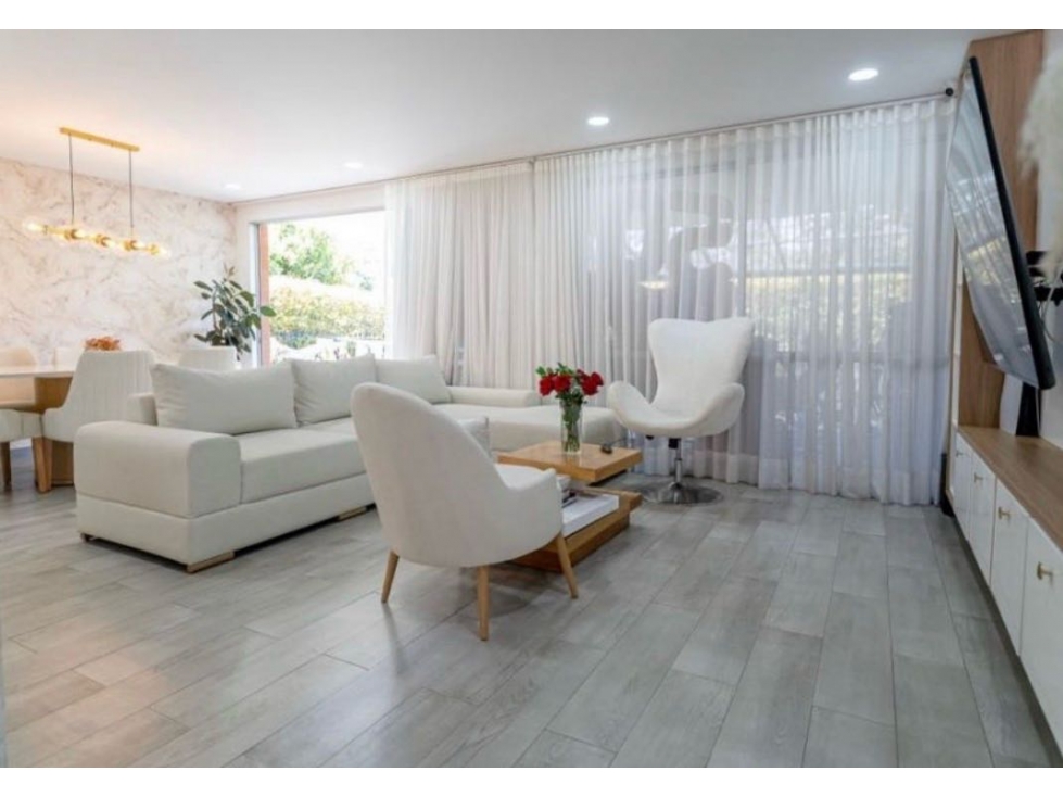 SE VENDE HERMOSA CASA EN ENVIGADO, SECTOR LOMA BENEDICTINOS — foto 4