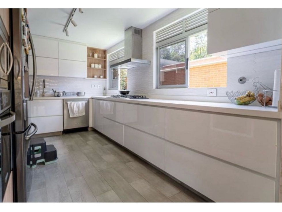 SE VENDE HERMOSA CASA EN ENVIGADO, SECTOR LOMA BENEDICTINOS — foto 6