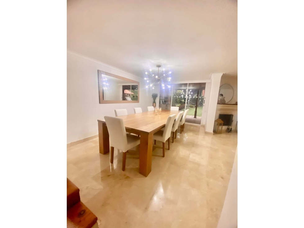 SE VENDE HERMOSA CASA EN ENVIGADO LOMA LAS BRUJAS