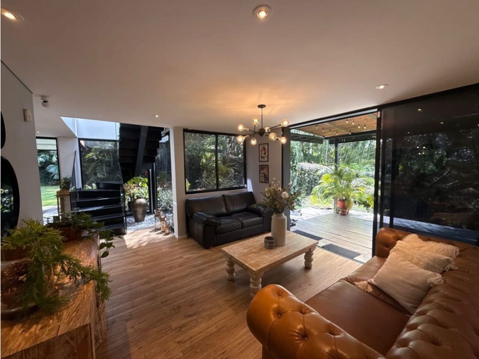 SE VENDE HERMOSA CASA EN ENVIGADO . LOMA DEL ATRAVESADO — foto 2