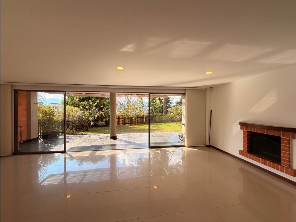 SE VENDE O ARRIENDA HERMOSA CASA EN ENVIGADO CERCA AL MALL TERRACINA — foto 2