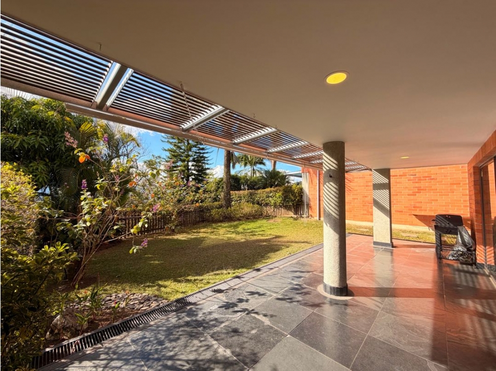 SE VENDE O ARRIENDA HERMOSA CASA EN ENVIGADO CERCA AL MALL TERRACINA — foto 4