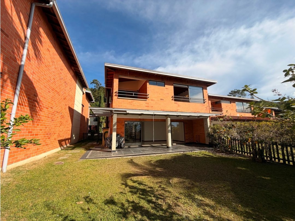 SE VENDE O ARRIENDA HERMOSA CASA EN ENVIGADO CERCA AL MALL TERRACINA — foto 6