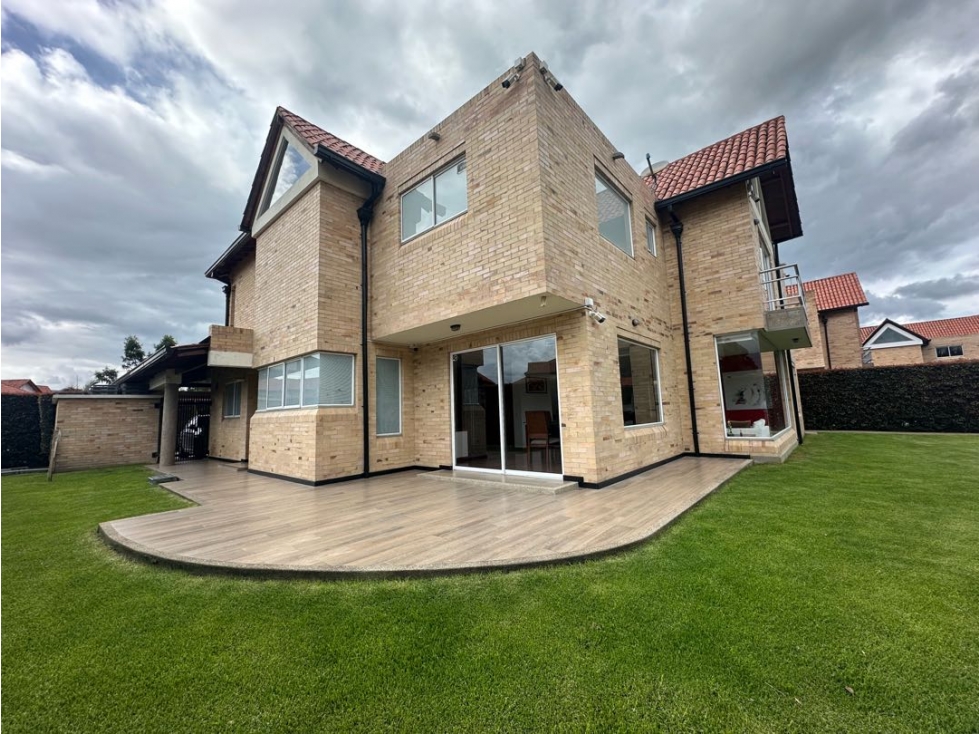 SE VENDE HERMOSA CASA EN EXCLUSIVO CONJUNTO DE CAJICA