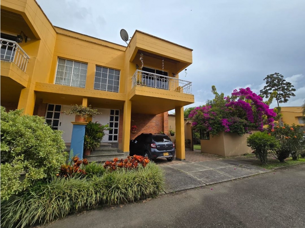 Se vende hermosa casa en la ceja
