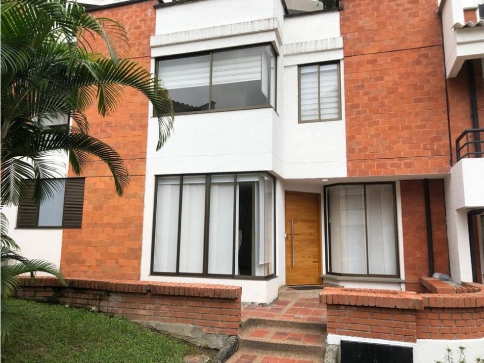 EN VENTA CASA EN LA CIRCUNVALAR PEREIRA
