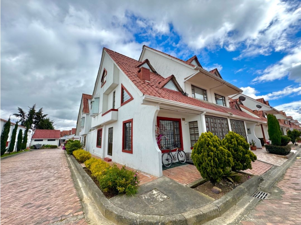 SE VENDE HERMOSA CASA EN QUINTAS DEL MÁRQUEZ 3 - MOSQUERA - CÓDIGO
