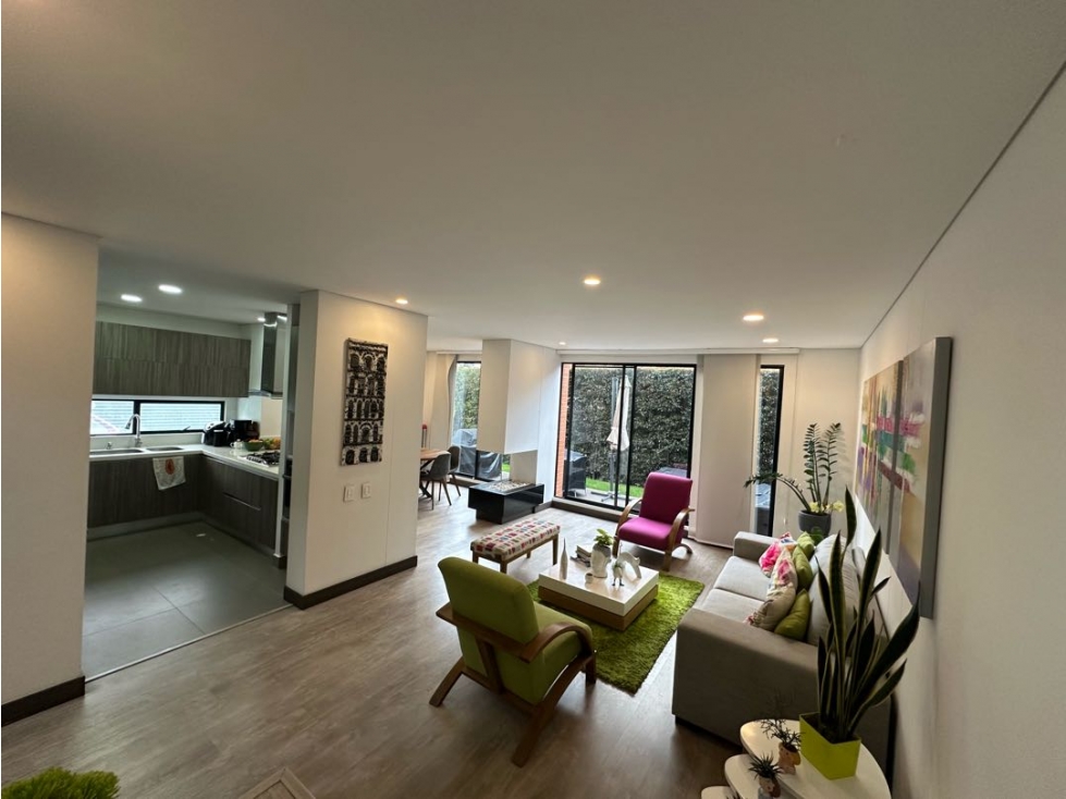 SE VENDE HERMOSA CASA ESQUINERA