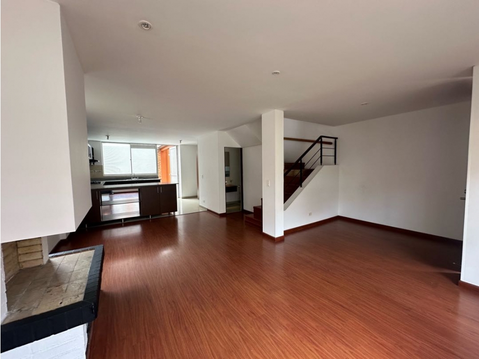SE VENDE HERMOSA CASA ESQUINERA — foto 2