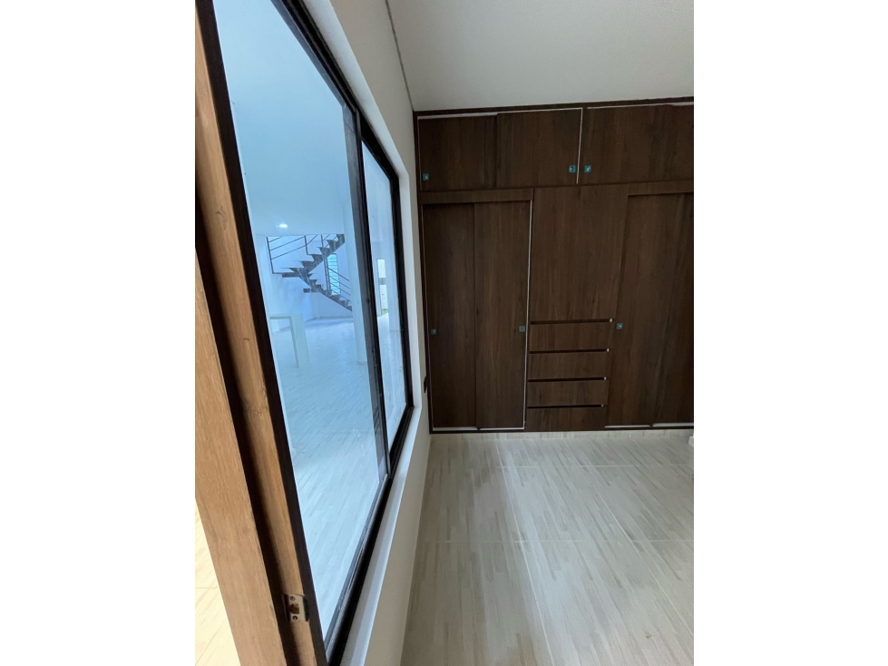 SE VENDE HERMOSA CASA NUEVA DE DOS PISOS CON DOBLE FACHADA YOPAL — foto 3