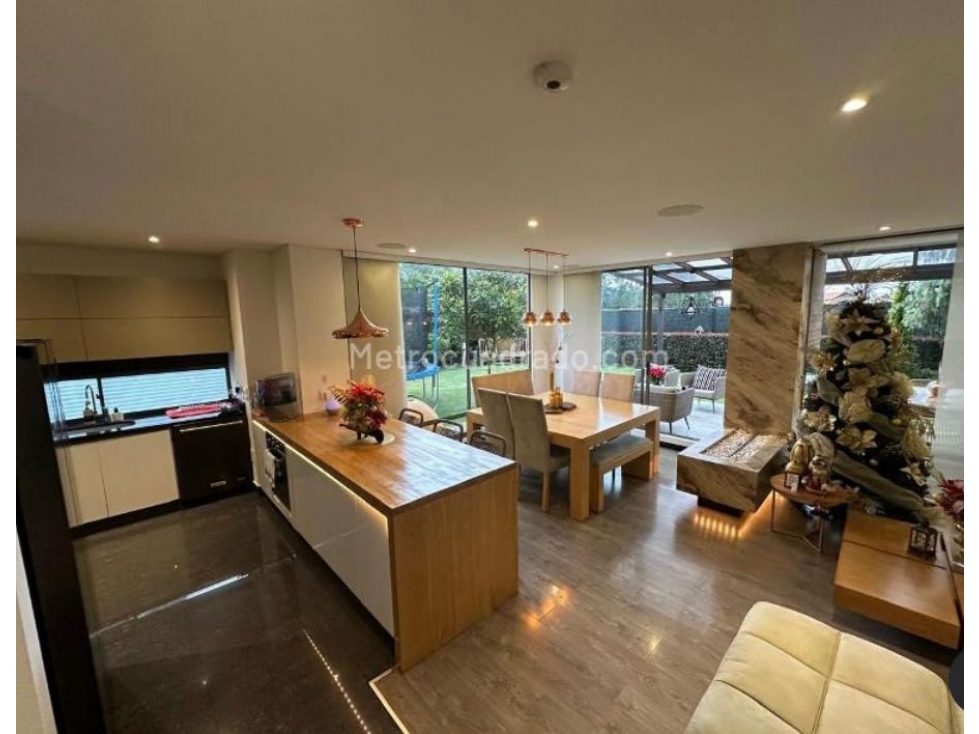 SE VENDE HERMOSA CASA REMODELADA — foto 2