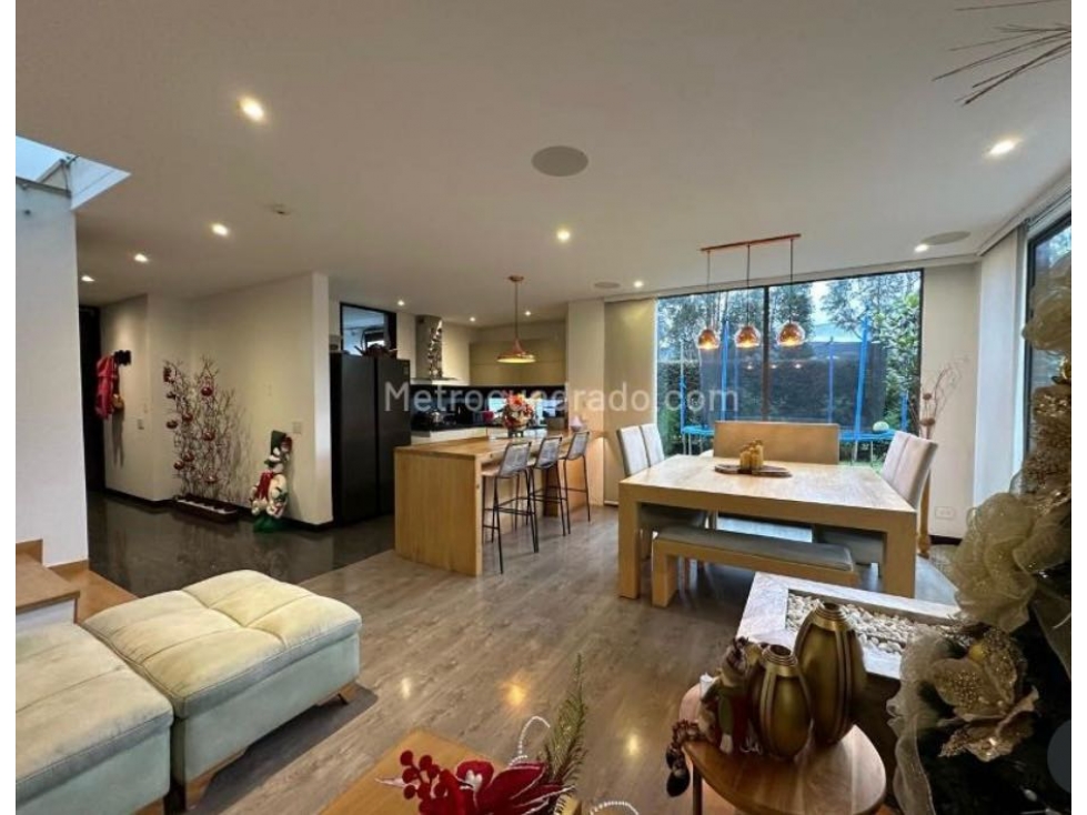 SE VENDE HERMOSA CASA REMODELADA — foto 3