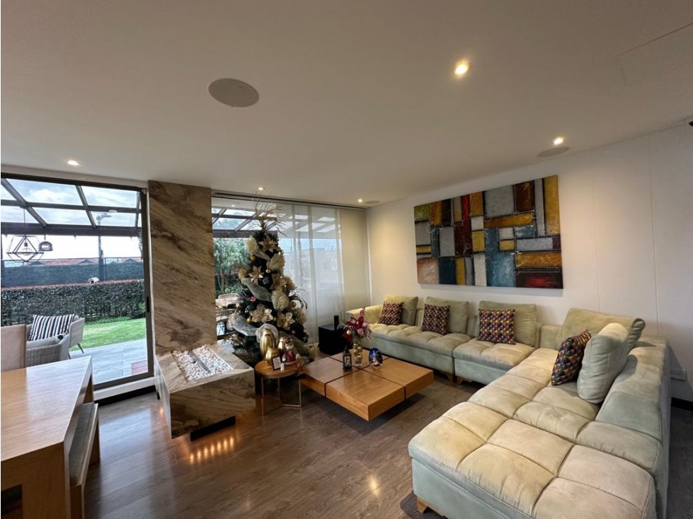 SE VENDE HERMOSA CASA REMODELADA — foto 4