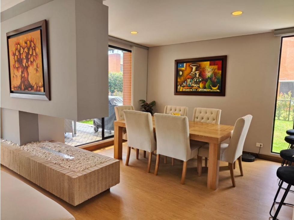 SE VENDE HERMOSA CASA REMODELADA — foto 2
