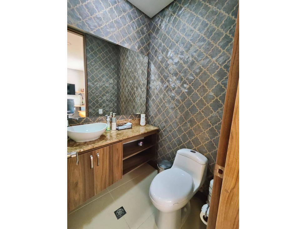 SE VENDE HERMOSA CASA REMODELADA — foto 3