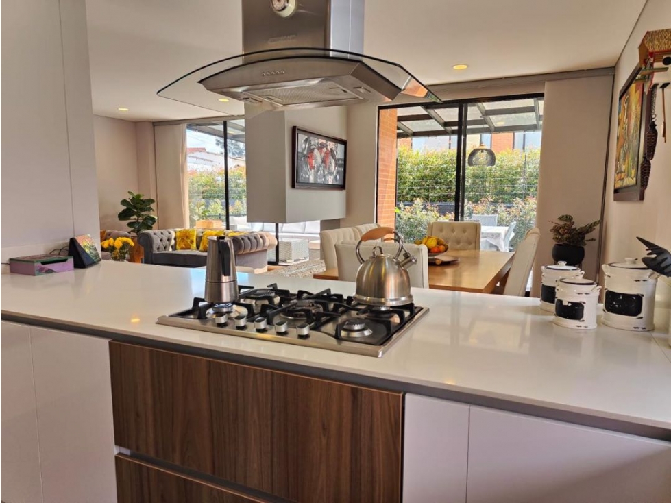 SE VENDE HERMOSA CASA REMODELADA — foto 6