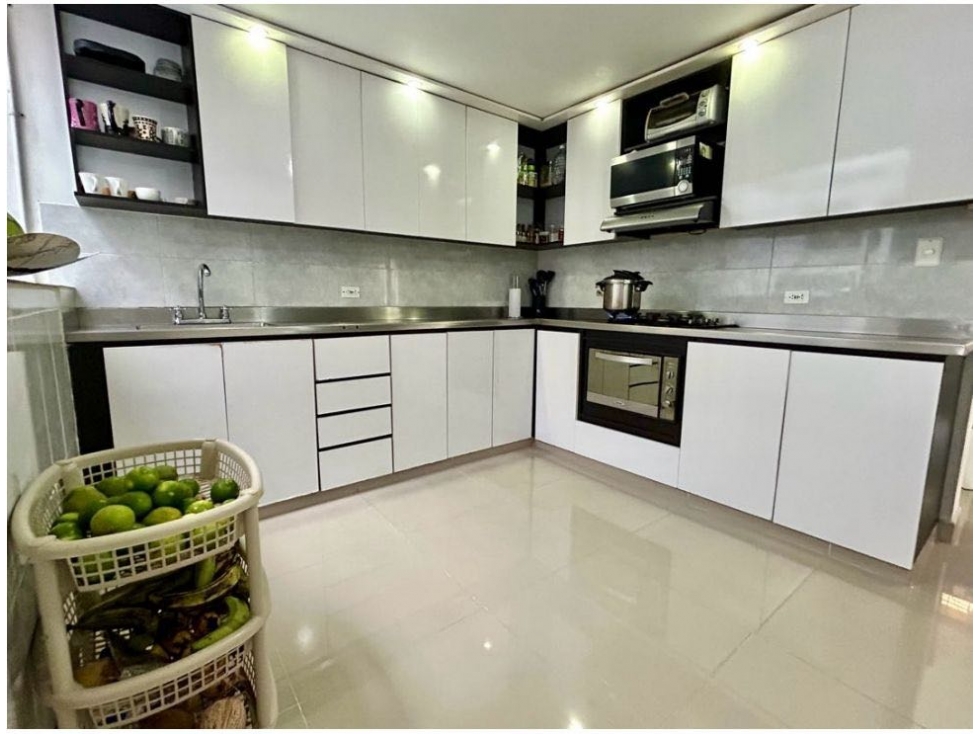 SE VENDE HERMOSA CASA UNIFAMILIAR ESQUINERA EN LA CASTELLANA - 6