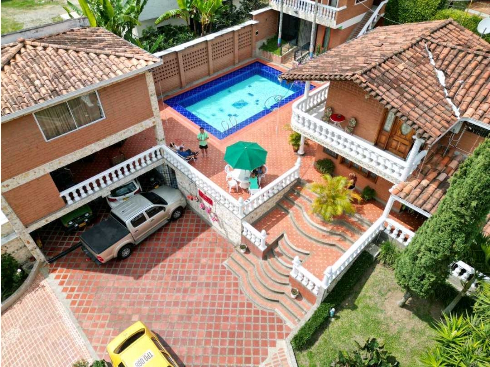 SE VENDE HERMOSA FINCA EN COPACABANA.
