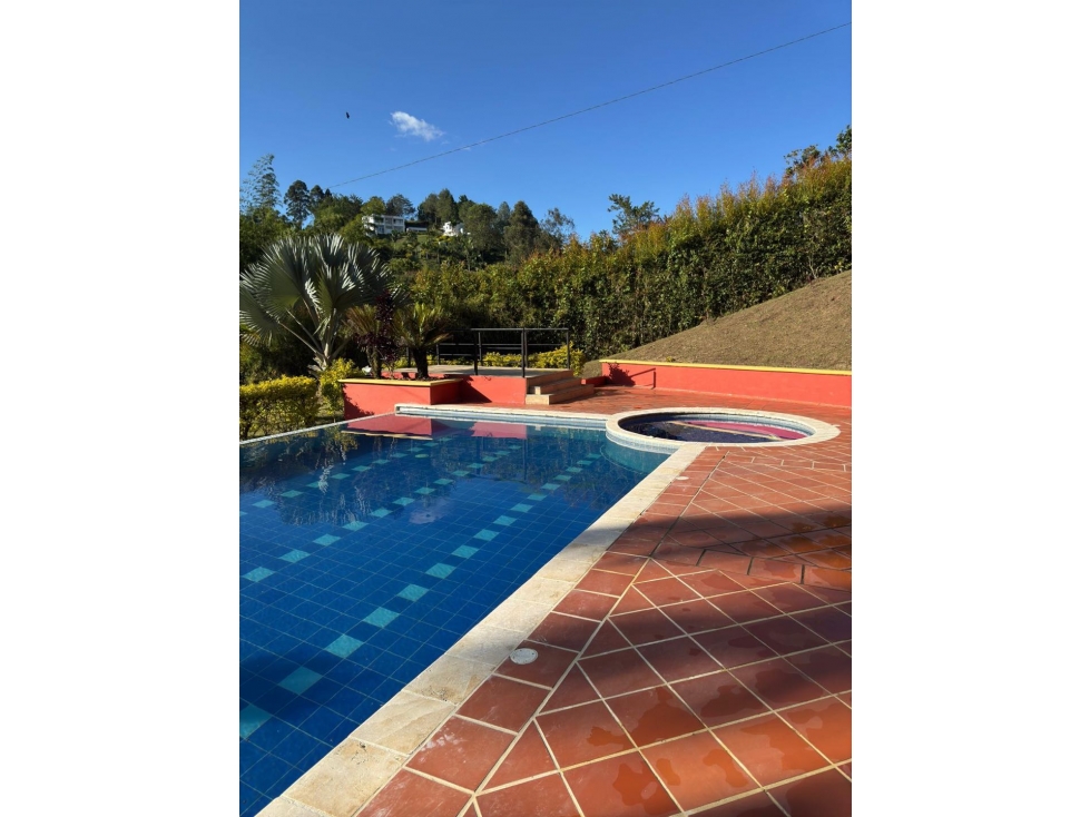 Se vende hermosa finca en el Peñol - 3