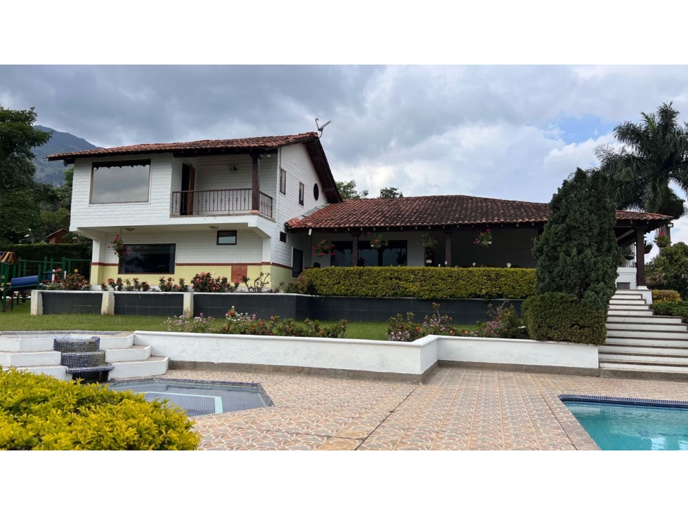 SE VENDE HERMOSA FINCA EN PARCELACIÓN COPACABANA CERCA HACEB.