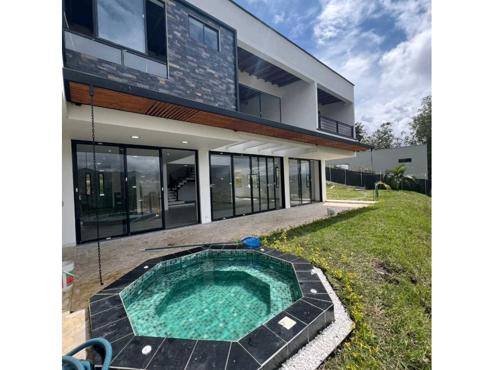 SE VENDE HERMOSA FINCA EN SAN VICENTE DE FERRER 2000 METROS