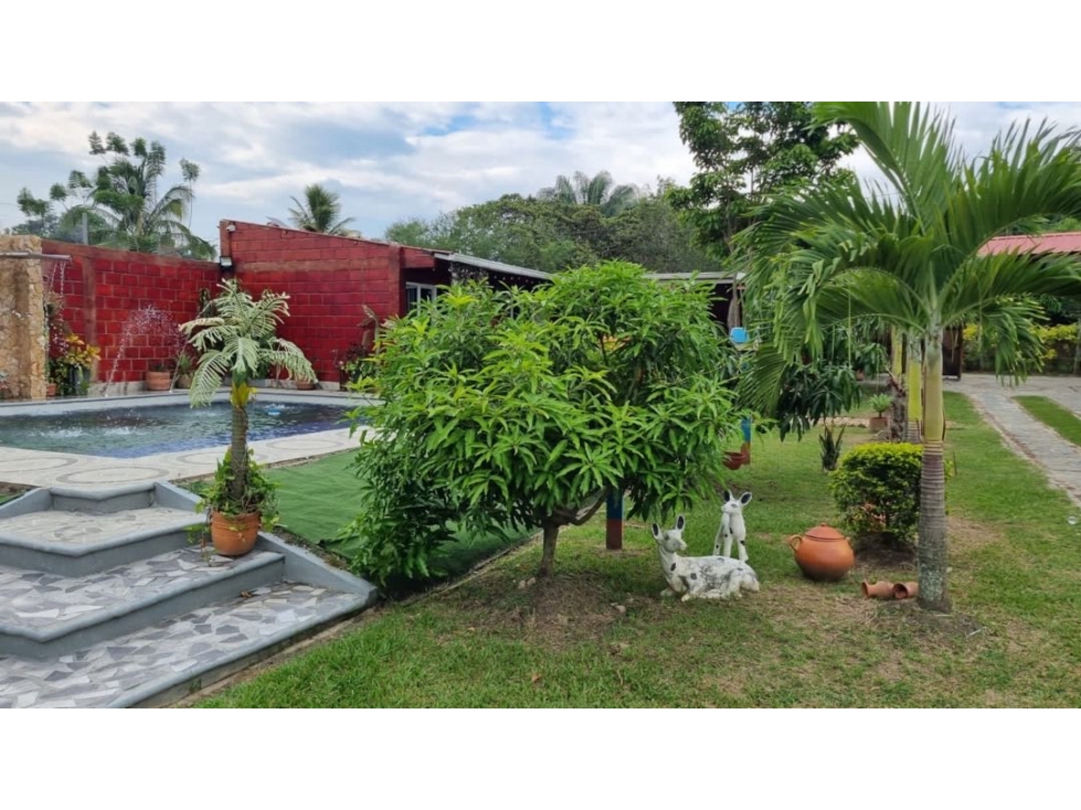 Hermosa finca de 1.000m2 con piscina en venta Santa Elena El Cerrito - 5