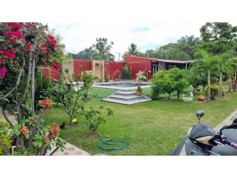 Hermosa finca de 1.000m2 con piscina en venta Santa Elena El Cerrito - 6