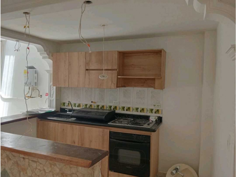SE VENDE HERMOSA Y AMPLIA CASA PRIMER PISO EXCELENTE UBICACION