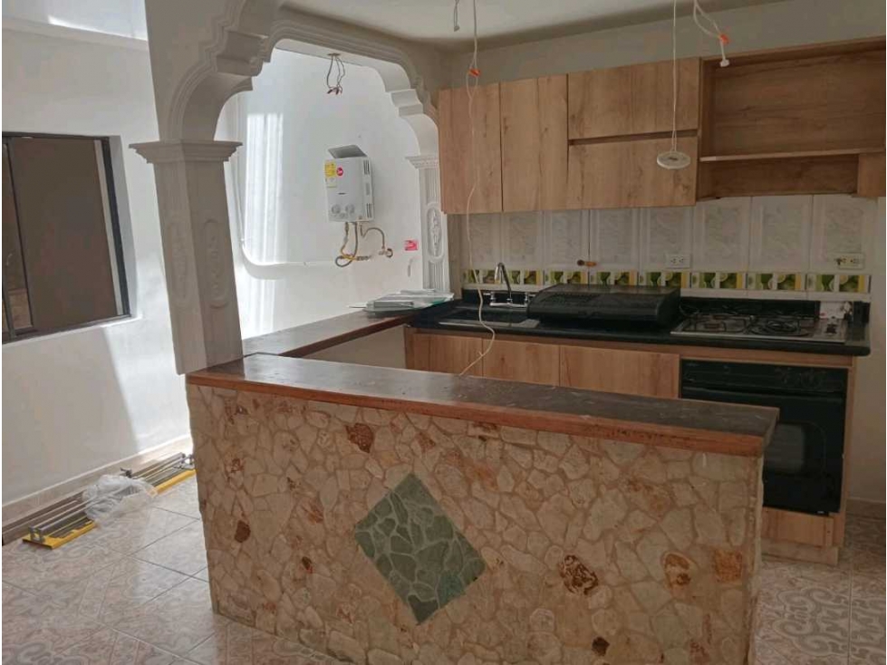 SE VENDE HERMOSA Y AMPLIA CASA PRIMER PISO EXCELENTE UBICACION — foto 2