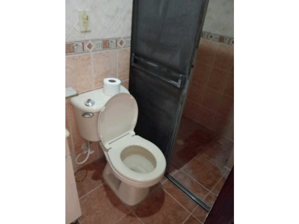 SE VENDE HERMOSA Y AMPLIA CASA PRIMER PISO EXCELENTE UBICACION — foto 4