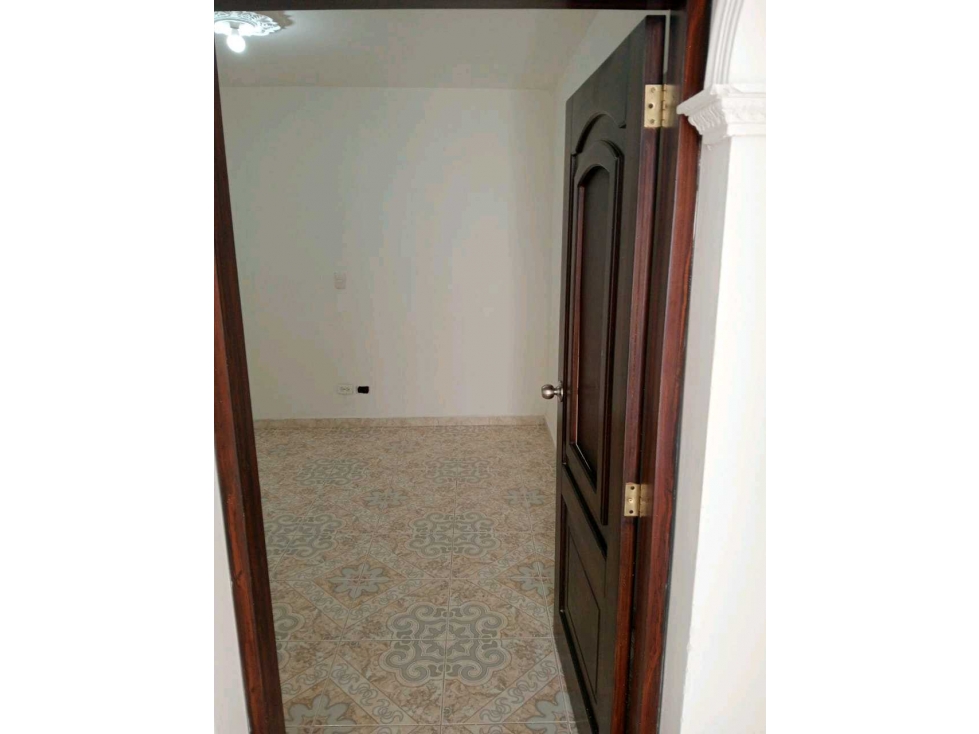 SE VENDE HERMOSA Y AMPLIA CASA PRIMER PISO EXCELENTE UBICACION — foto 6
