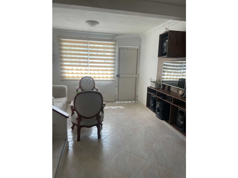 SE VENDE HERMOSA Y AMPLIA CASA EN UNIDAD CERRADA EN LA FLORIDA BELLO — foto 4