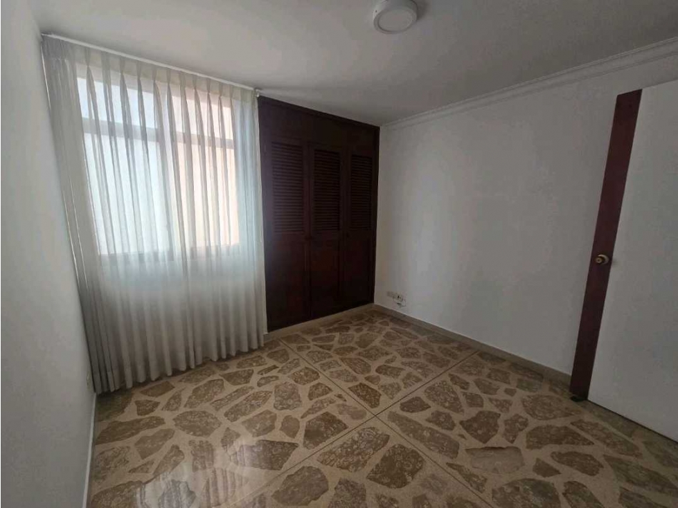 Se Vende Apartamento De 130 Mts² En Excelente Ubicación de Laureles — foto 3