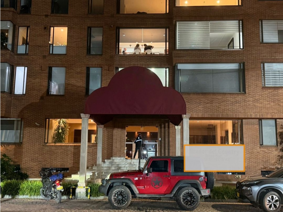 SE VENDE HERMOSO APARTAMENTO DÚPLEX EN LA CAROLINA.T/A
