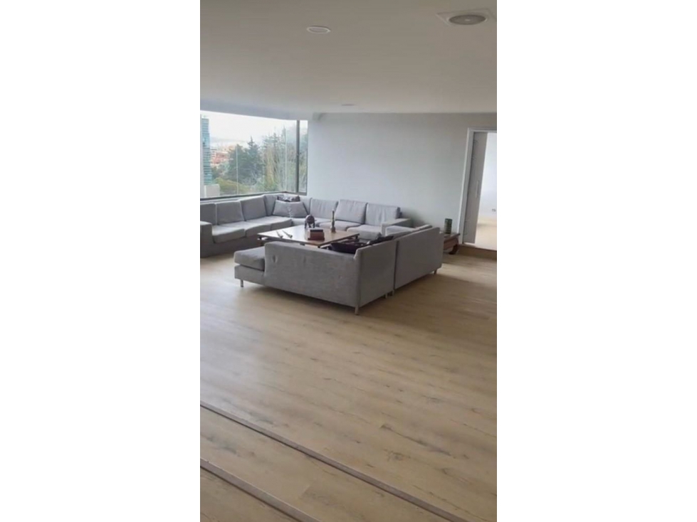 SE VENDE HERMOSO APARTAMENTO EN CHICO. A