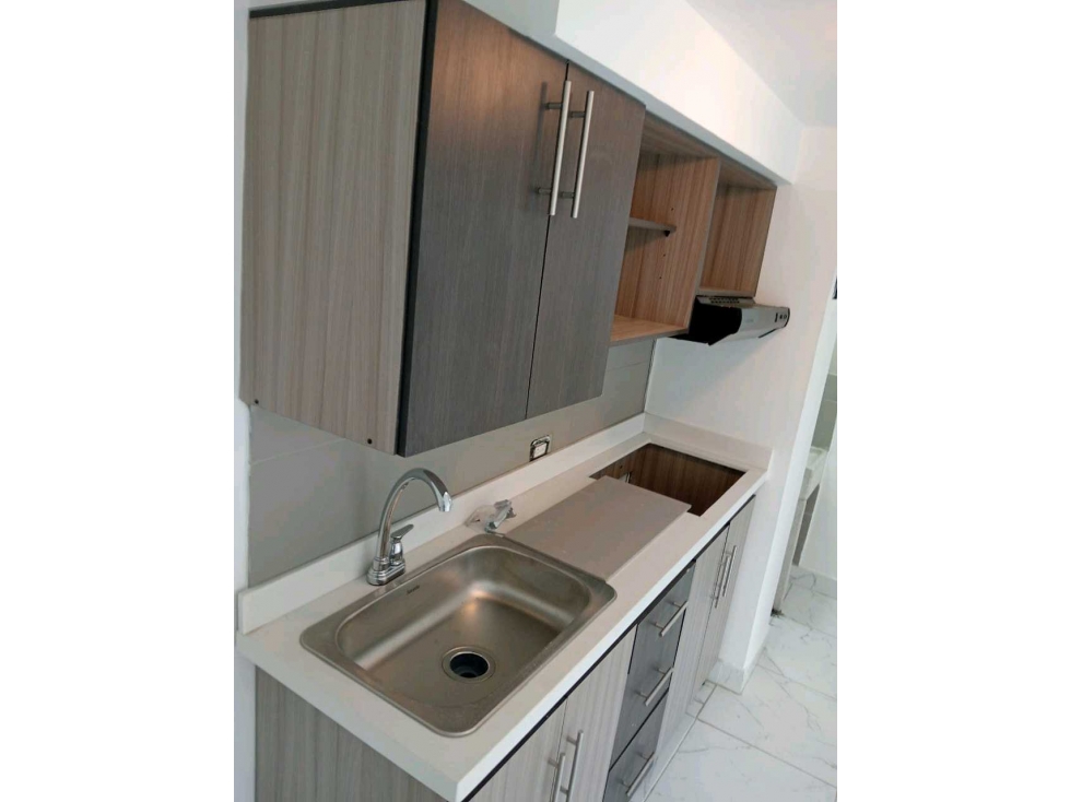 SE VENDE HERMOSO APARTAMENTO EN POBLADO NIQUIA EXCELENTE UBICACION. — foto 3