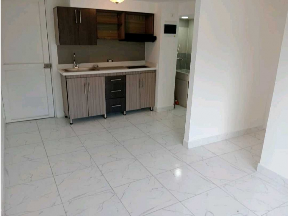 SE VENDE HERMOSO APARTAMENTO EN POBLADO NIQUIA EXCELENTE UBICACION. — foto 4