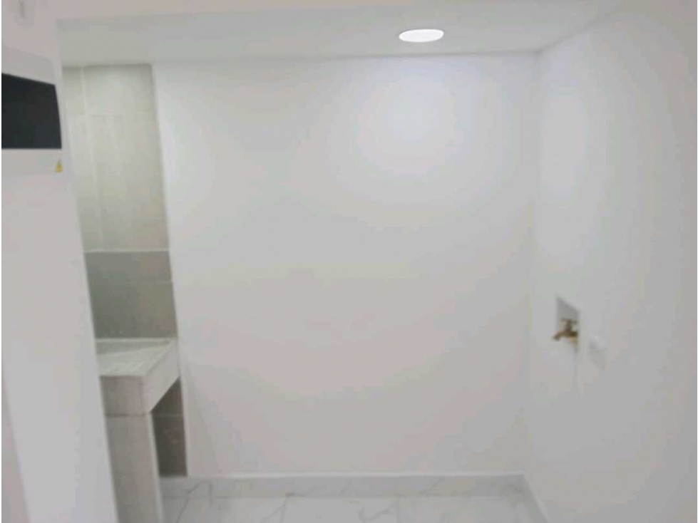 SE VENDE HERMOSO APARTAMENTO EN POBLADO NIQUIA EXCELENTE UBICACION. — foto 6