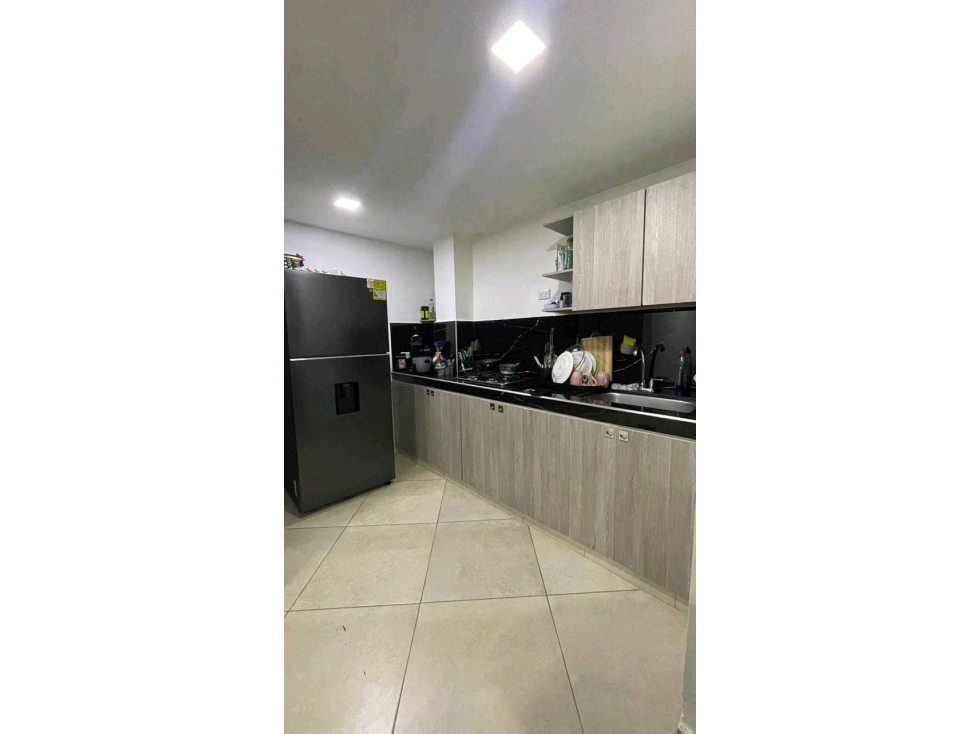 SE VENDE HERMOSO APARTAMENTO EXCELENTE UBICACIÓN Y ACABADOS MODERNOS — foto 2
