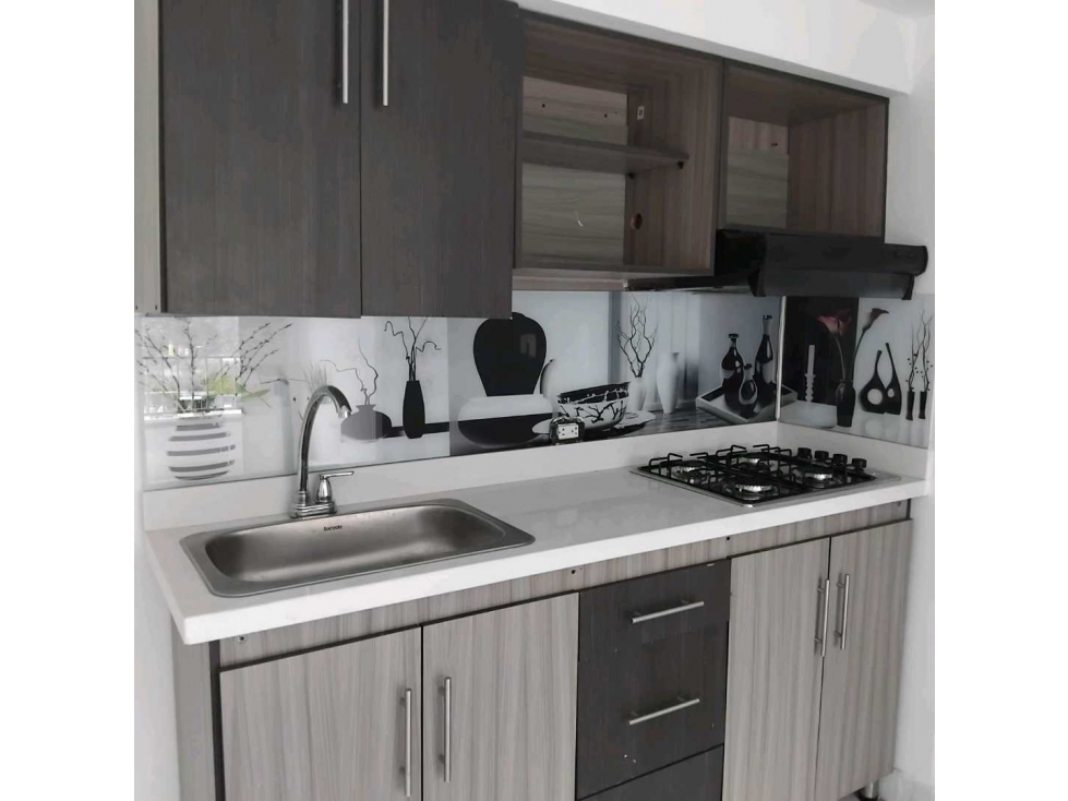 SE VENDE HERMOSO APARTAMENTO EN POBLADO NIQUIA EXCELENTE UBICACION.