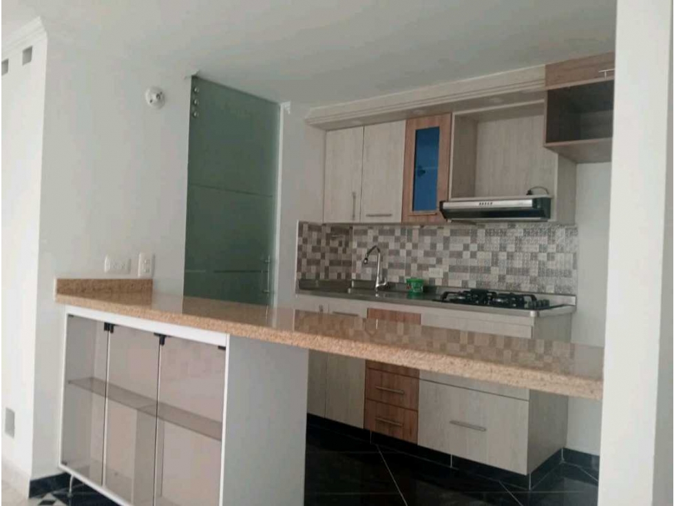 SE VENDE HERMOSO APARTAMENTO EN URBANIZACIÓN EN EL TRAPICHE