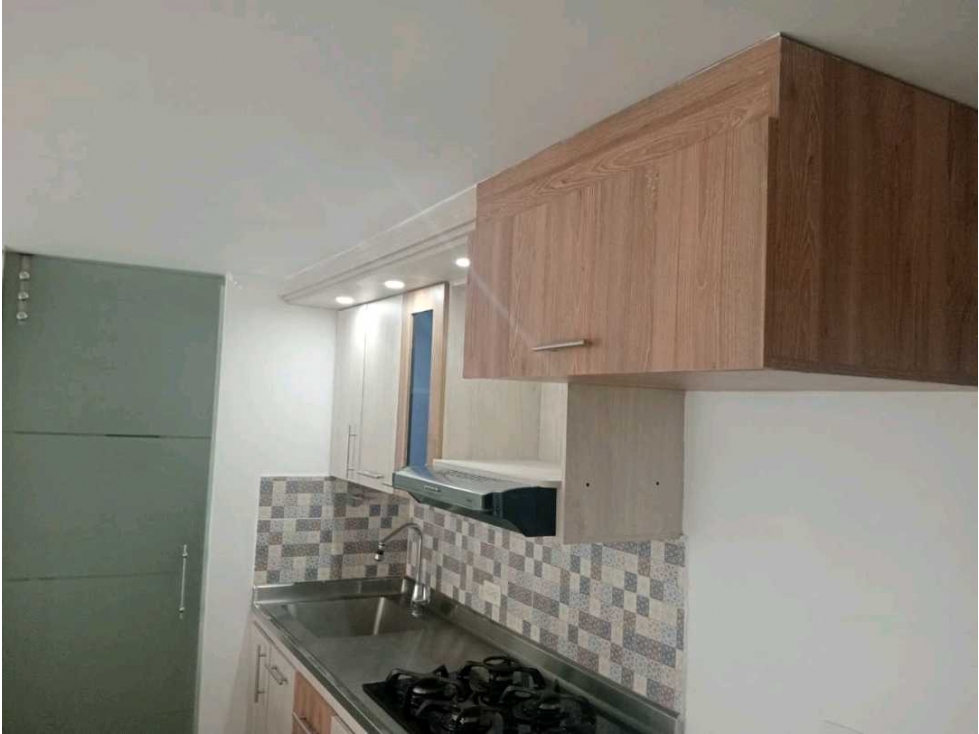 SE VENDE HERMOSO APARTAMENTO EN URBANIZACIÓN EN EL TRAPICHE — foto 3