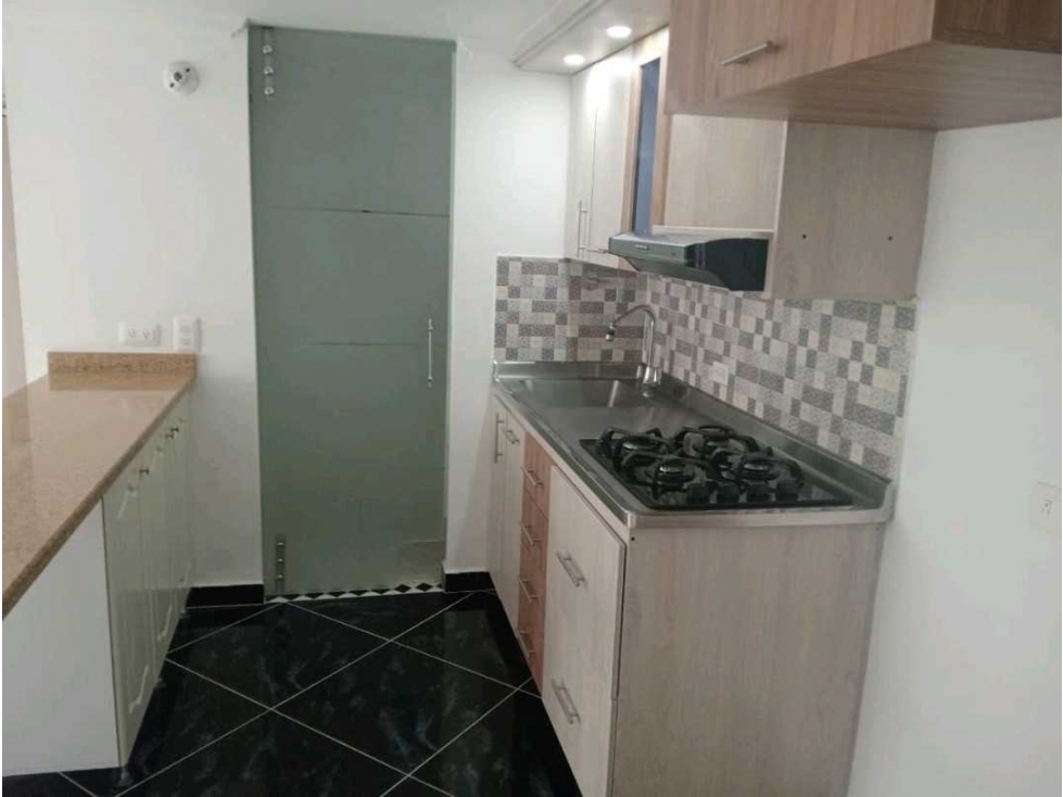SE VENDE HERMOSO APARTAMENTO EN URBANIZACIÓN EN EL TRAPICHE — foto 4